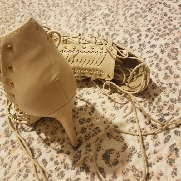 Shoes - Picture 3 of 6